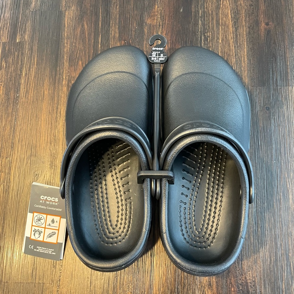 CROCS Bistro Black M7/W9 NWT
